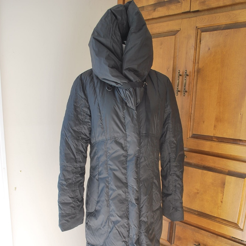 Tahari Black Winter Rare Coat sz 8